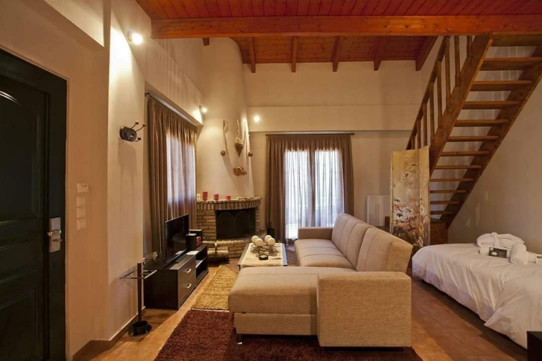 All Seasons Πέτρινες Παραδοσιακές Κατοικίες Калаврита Экстерьер фото