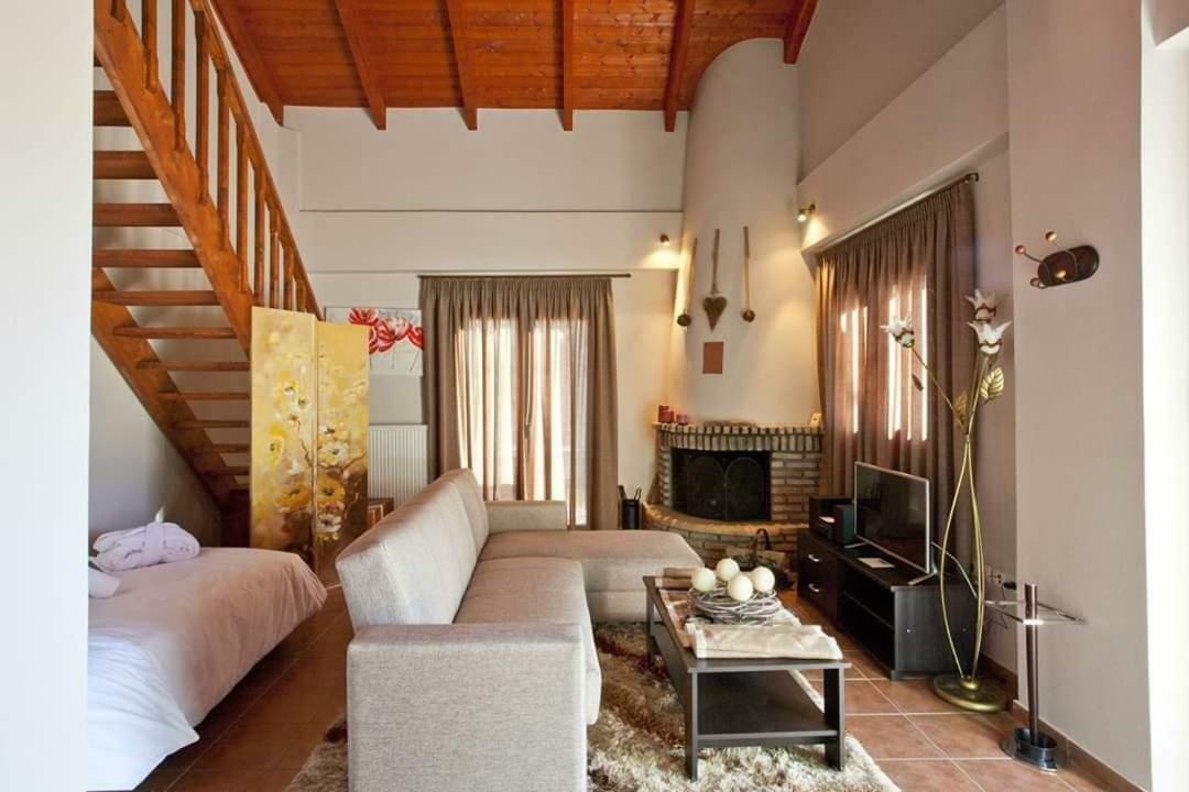 All Seasons Πέτρινες Παραδοσιακές Κατοικίες Калаврита Экстерьер фото